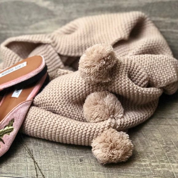 MAUVE POM POM WARM AND FUZZY INFINITY SCARF - Picture 6 of 8